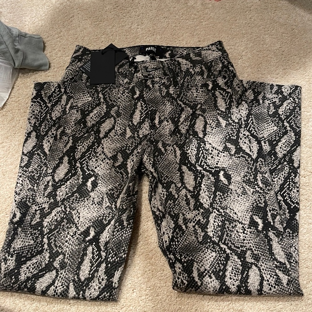 NWT Paige Hoxton Slim Crop Jeans. - Picture 2 of 4